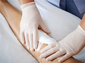Favorire la guarigione delle ferite dopo l'intervento chirurgico scegliendo la medicazione giusta