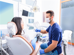 Come scegliere correttamente i guanti per uno studio dentistico