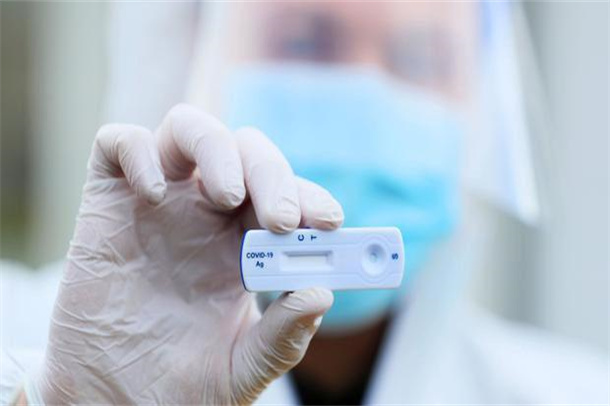 La FDA afferma che i test antigenici per il Covid-19 potrebbero essere meno sensibili alla variante Omicron, ma sono comunque uno strumento importante
