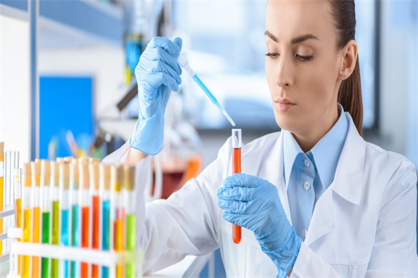 Secondo HLIB Research, una solida posizione di liquidità dovrebbe aiutare i produttori di guanti a superare la futura guerra dei prezzi